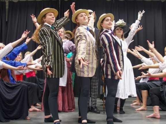 Photo of the cast of The Music Man Jr.